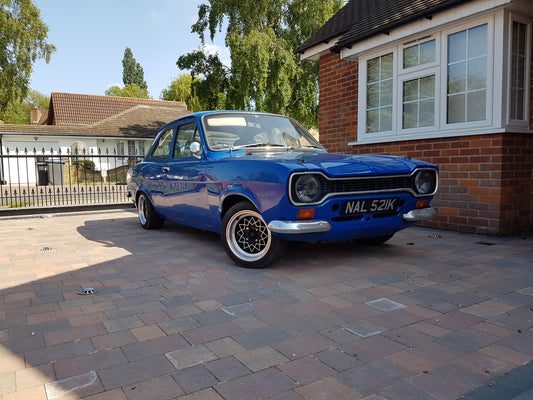 NICK LYALL's PAIR OF OLD SKOOL ESCORTS! 😃