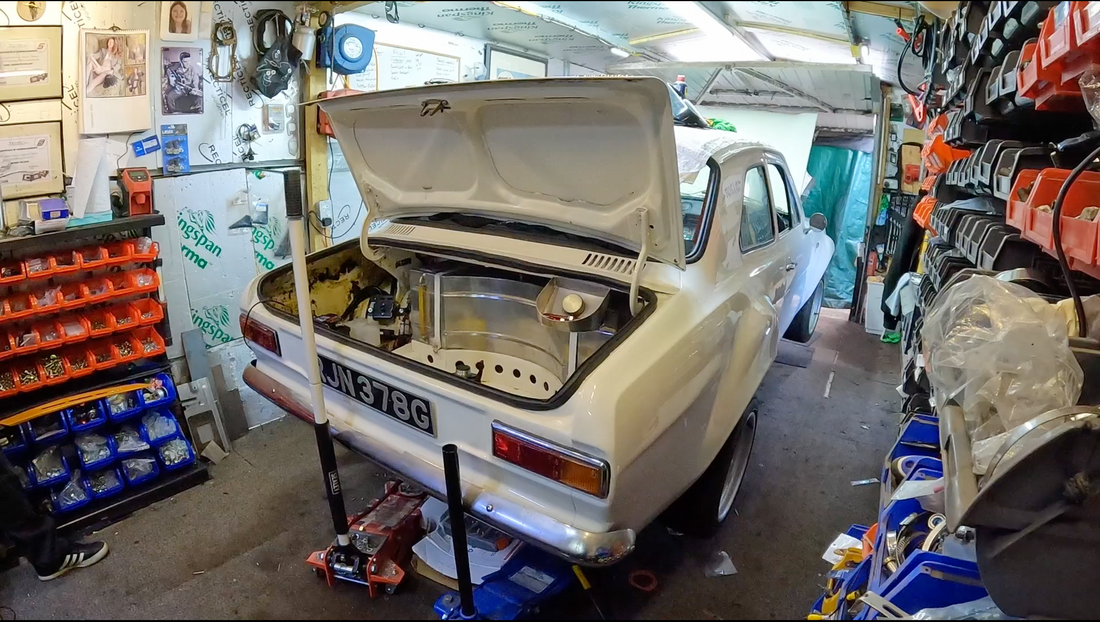 EPIC COSSIE POWERED MK1 ESCORT!! 😃