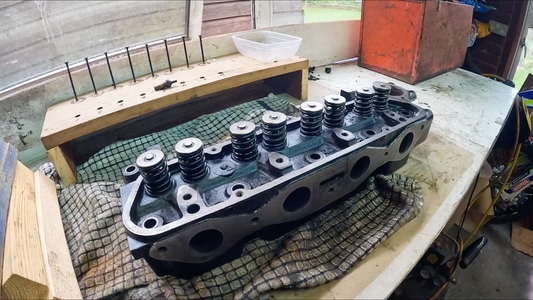 LEARNING HOW TO REBUILD A CYLINDER HEAD FOR 'HEIDI'