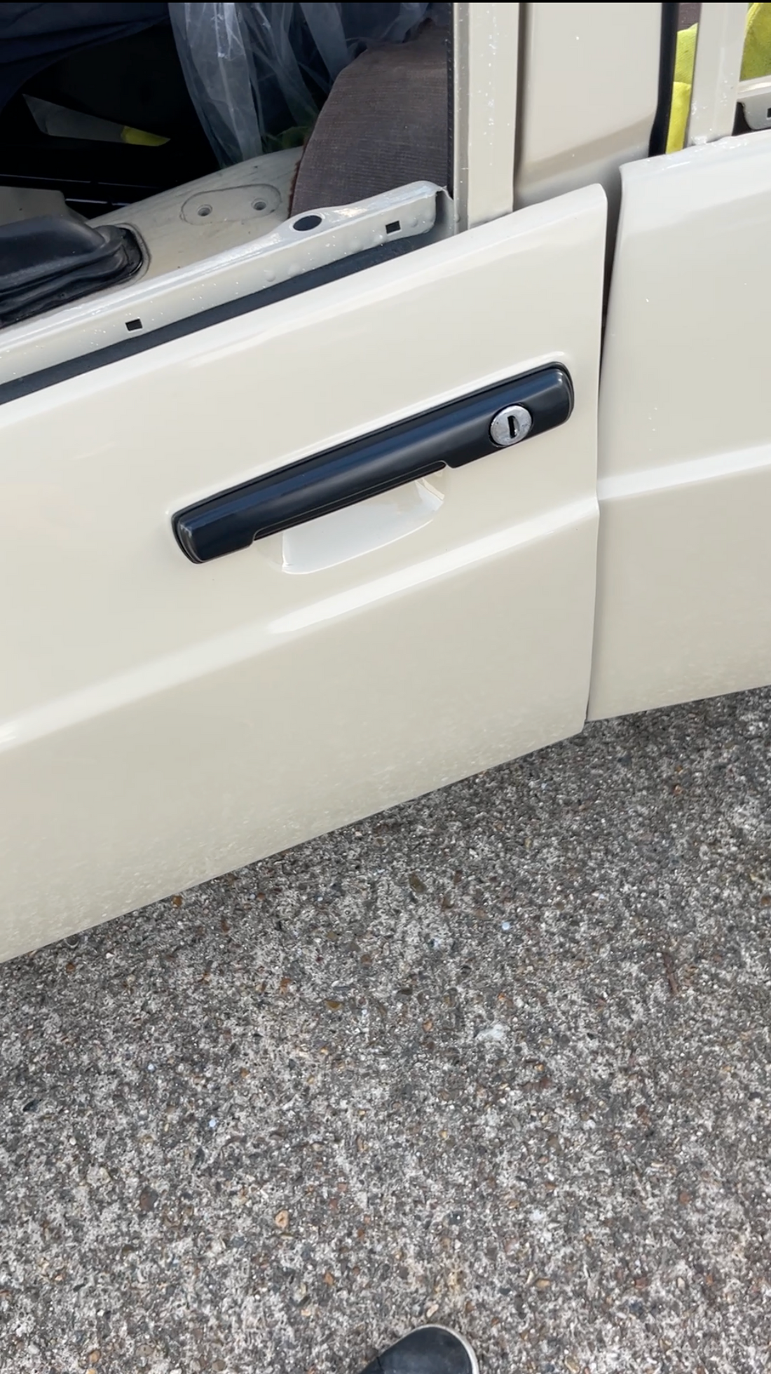 THE BLACK AND BEIGE COLOUR COMBO IS PUKKA!! 👌